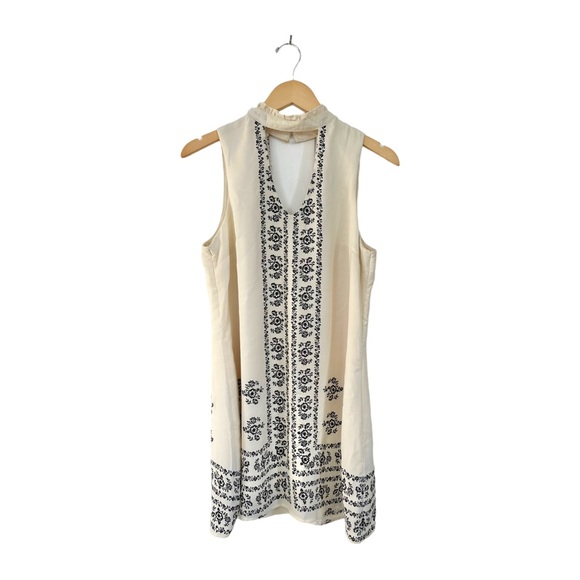 Heart Soul Ivory/Black Shift Dress Embroidered  Sleeveless Keyhole Size Large - Picture 9 of 13